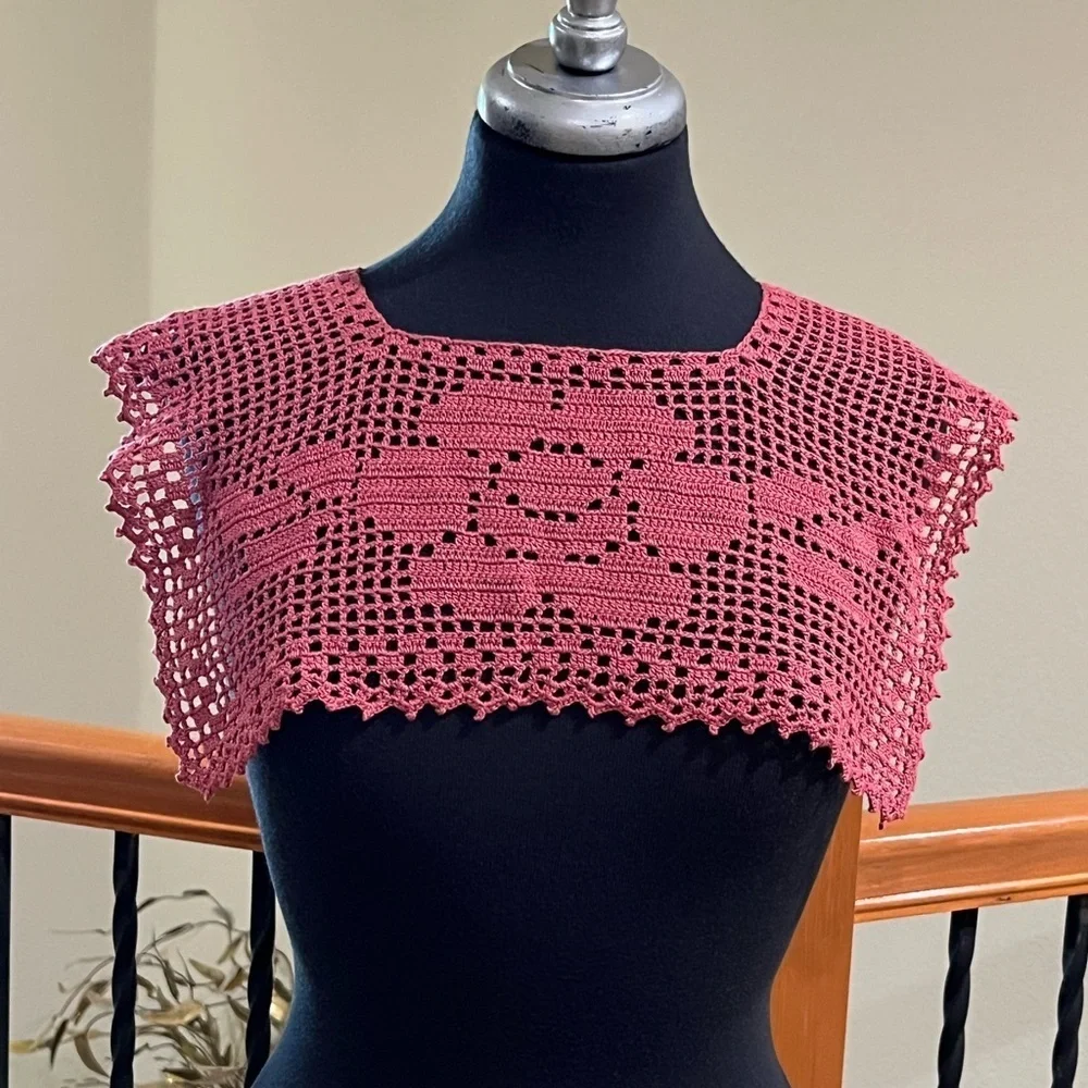 Chic  RICH Pink FLORAL DESIGN Crochet COLLAR HANDMADE SIZE 16x 19”